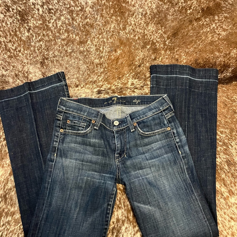 7 For all Mankind Dojo Size 26 29 in. inseam has one spot that has been patched